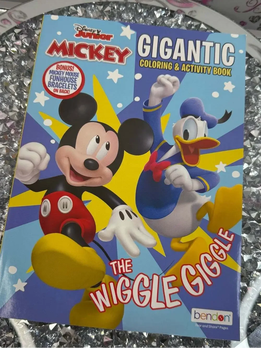 Disney book Mickey & Donald Gigantic Coloring Activity Book - Blue, Yellow, Red